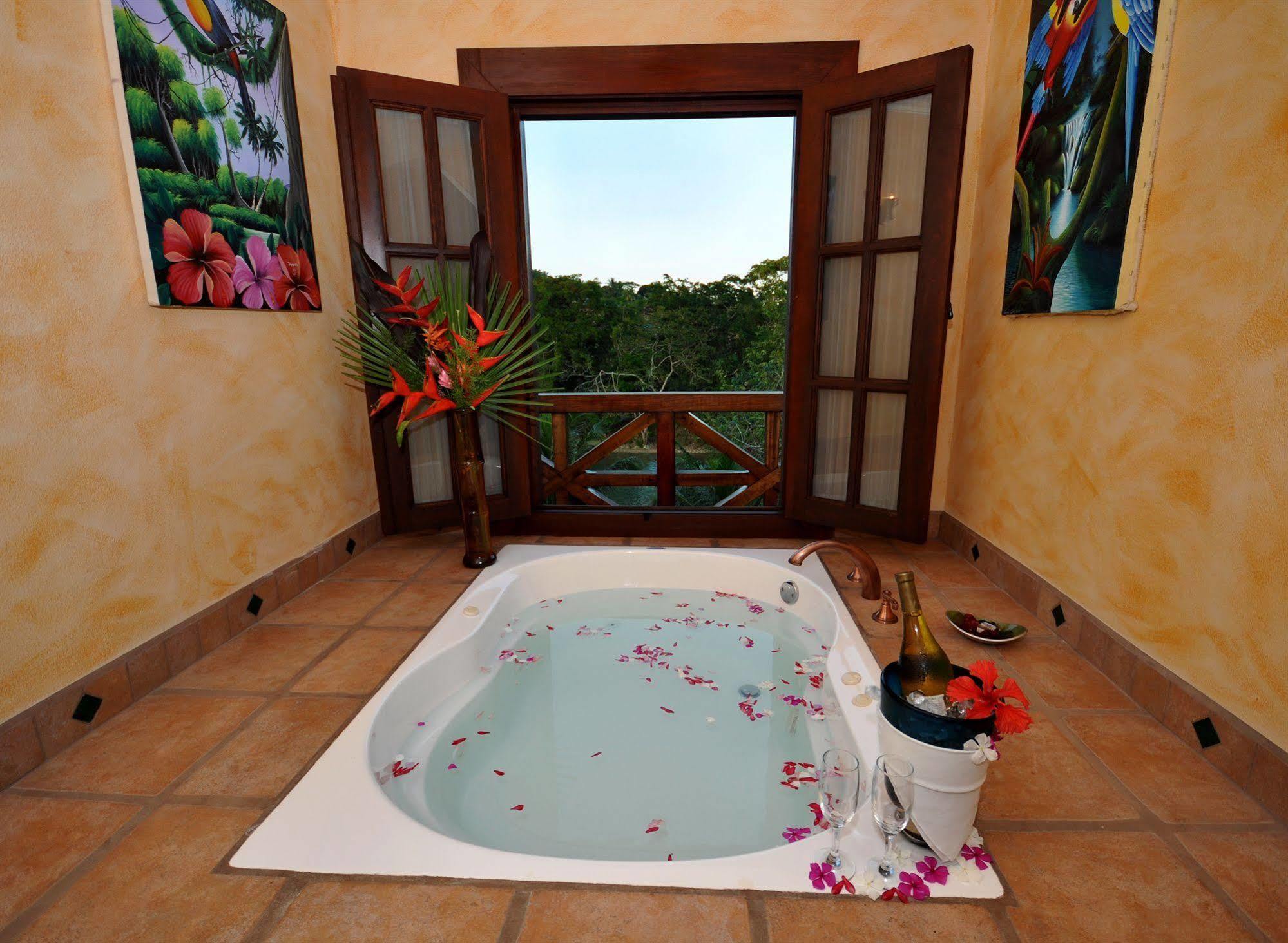 Mahogany Hall Luxury Boutique Resort San Ignacio Kültér fotó